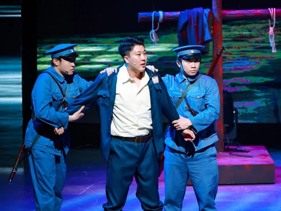 广州市黄埔区国家安全保密主题舞台剧《暗涌•使命》成功首演